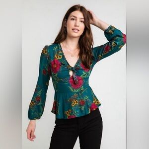 🩷 Gypsy Love Women XL Teal Floral top with a V-neck, tie front, and peplum hem